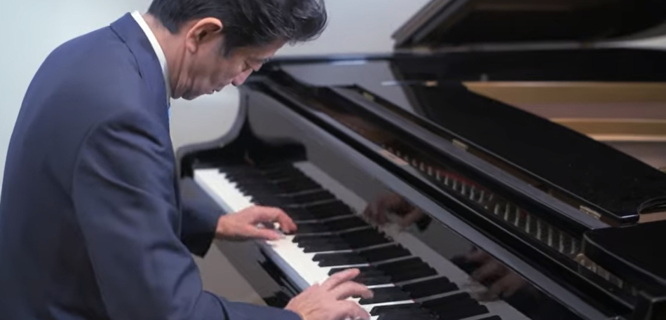 安倍元首相のクリスマスプレゼント　ピアノを弾いてみた　アベノピアノでアベガーが元気になった！！